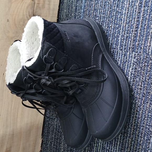 LL Bean Women's Storm Chaser Tek 2.5 Insulated Boots 6 Medium - Picture 2 of 9